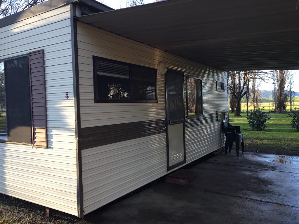 Colac Colac Caravan Park Corryong ภายนอก รูปภาพ